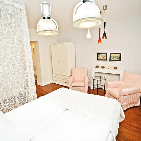 Amber Apartment By Grand Apartments-2